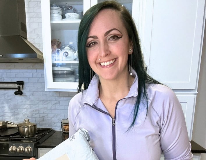 NNC viewer holding Maximus Tribe medication package.