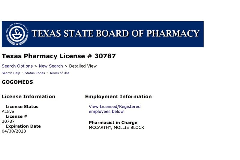 License status records for Effecty's five pharmacy partners, including GoGoMeds' resolved 2019 administrative order and clean status for the other four pharmacies.